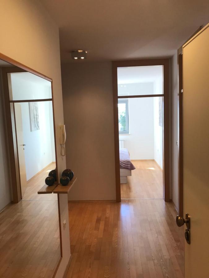 Apartment Angela With Private Garage Slot 普拉 外观 照片