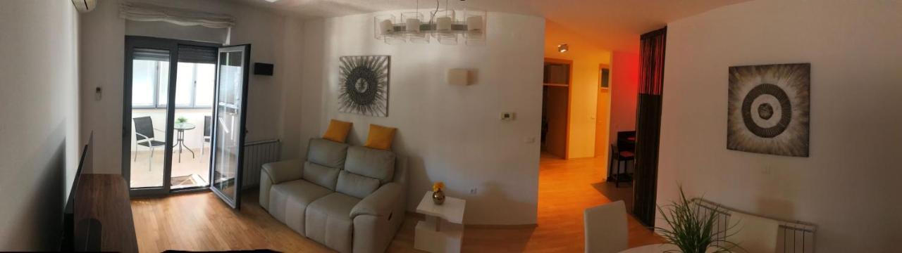 Apartment Angela With Private Garage Slot 普拉 外观 照片
